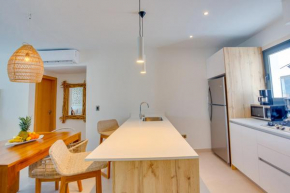Luxury Condo with private Picuzzi just steps from the beach - A202